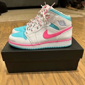 Air Jordan 1 Mid (GS) white/digital pink sz 6.5